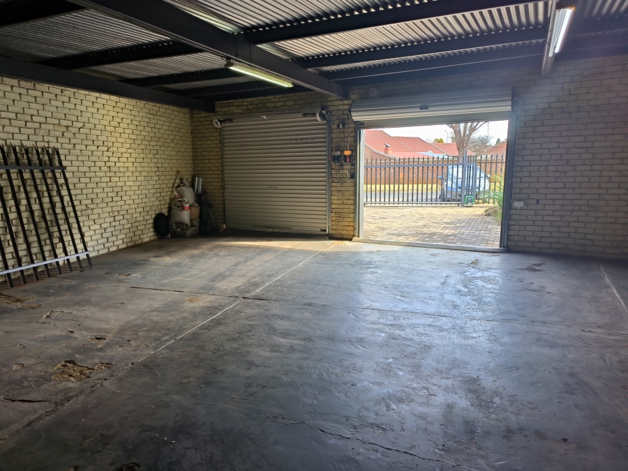 3 Bedroom Property for Sale in Kannoniers Park North West